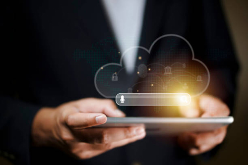 如何确保区块链溯源系统中的参与者身份的真实性？