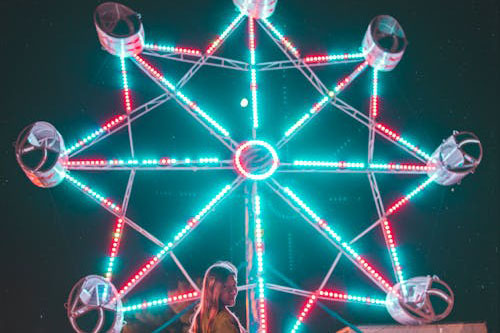 如何解决区块链溯源系统中不同参与者的数据互通问题？