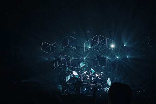 数据上传到区块链溯源平台后，涉及的法律责任是谁承担？