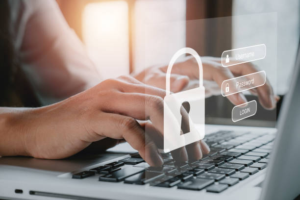 什么是合规数据共享在区块链上的主要挑战？