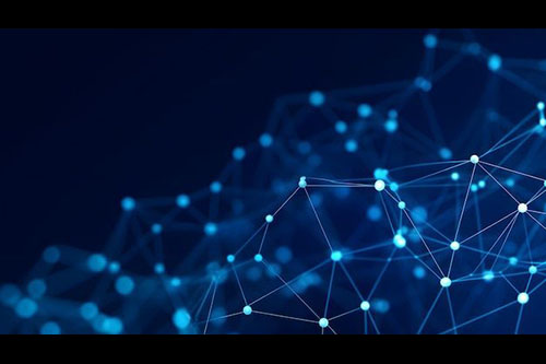 如何结合传统资产评估方法与区块链特性进行综合评估？