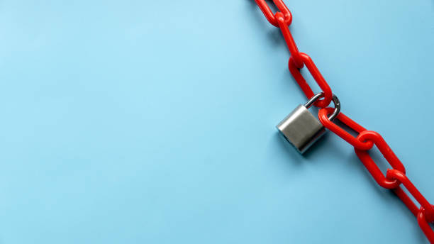 如何识别和评估智能合约中的潜在安全风险？