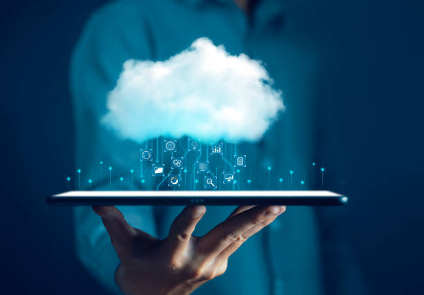 攻击者通常使用哪些方法来寻找区块链代码中的漏洞？